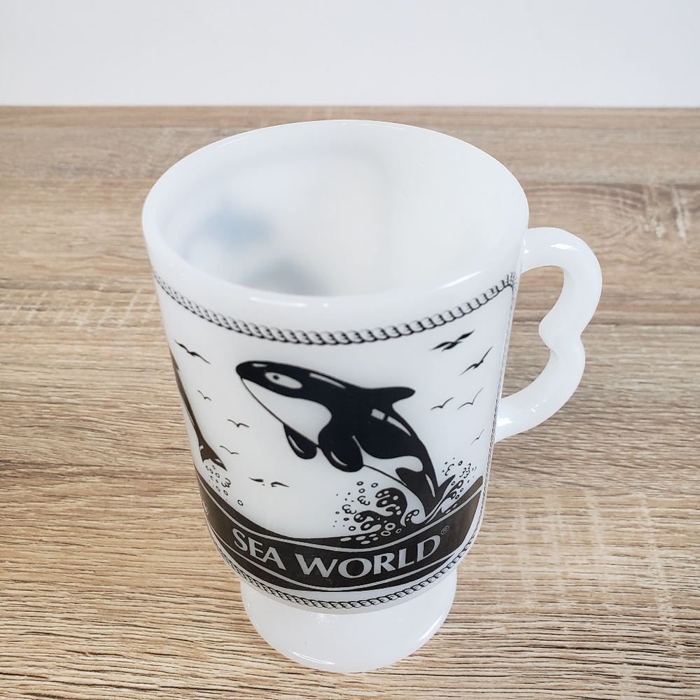VINTAGE Sea World Shamu Whale and Dolphin Coffee Cup White Milk Glass Mug - Picture 9 of 9